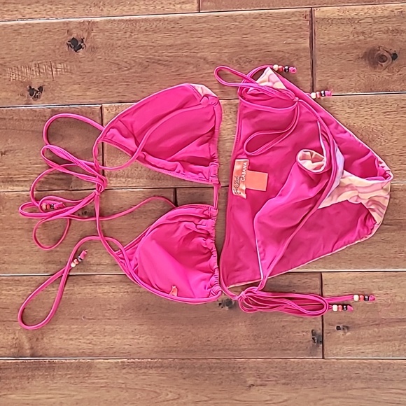 Bikini - Picture 3 of 3